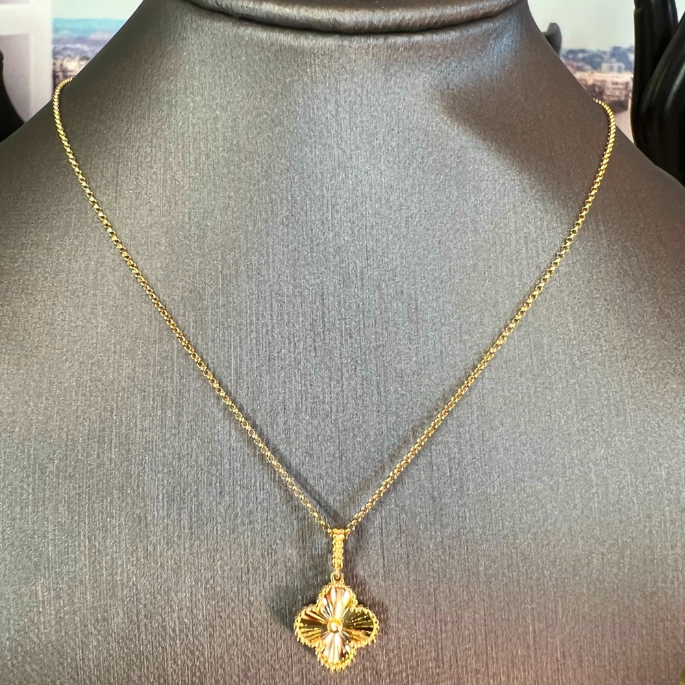✅Sold‼️Sale‼️Real 18K Solid Gold Flower Motif Pendant Only - Picture 2 of 5